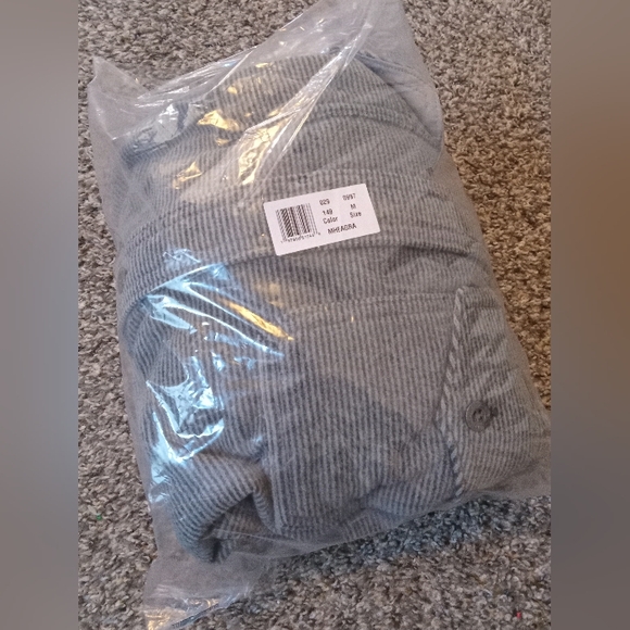 NWT Eddie Baur Warm/Soft Gray Long Sleeve Button Down - Picture 8 of 8